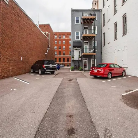 Art Deco 1000Sqft Condo Downtown With Gated Parking